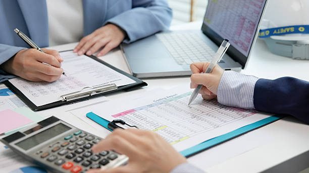 Costing and calculation at a desk